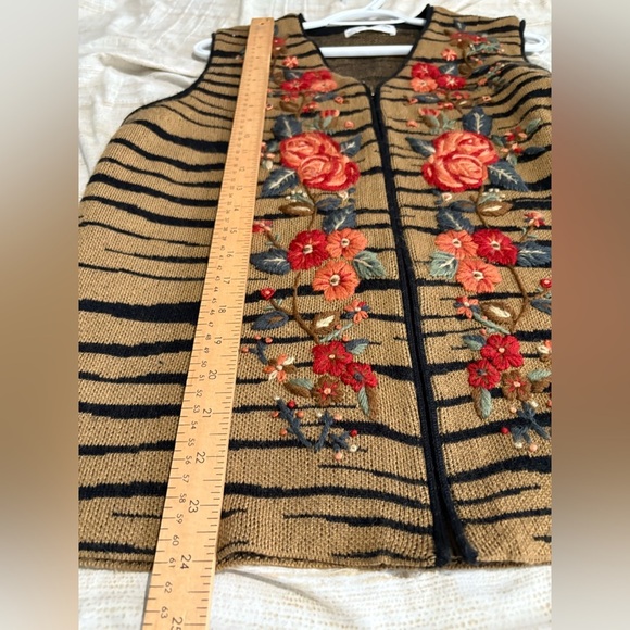 Alfred Dunner embroidered floral stripe zip vest size large - Picture 9 of 14